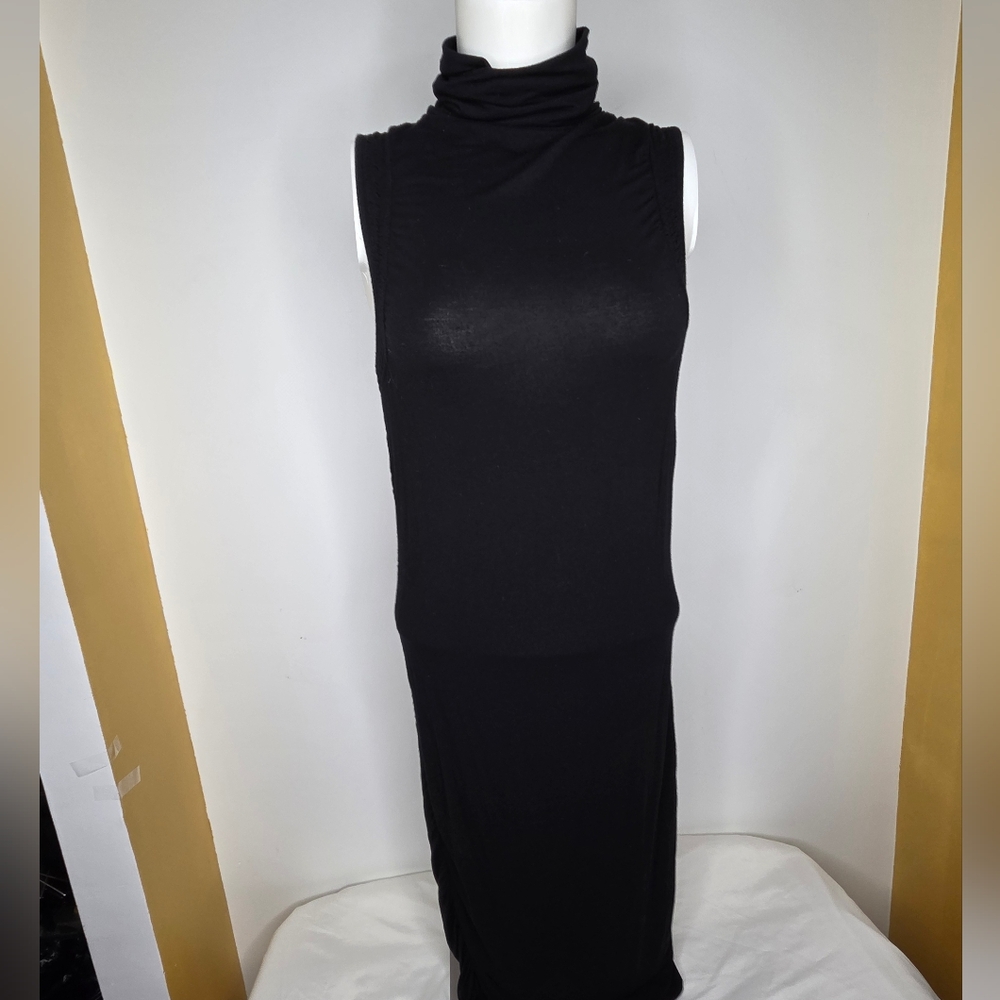 Kensie Pretty Size M - Black Sleeveless Turtle Neck Midi Dress